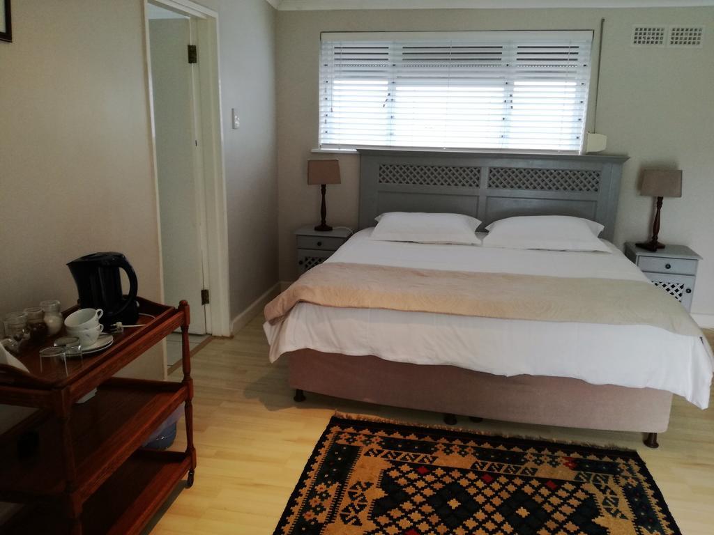 Livesey Lodge Guest House Hermanus Zimmer foto